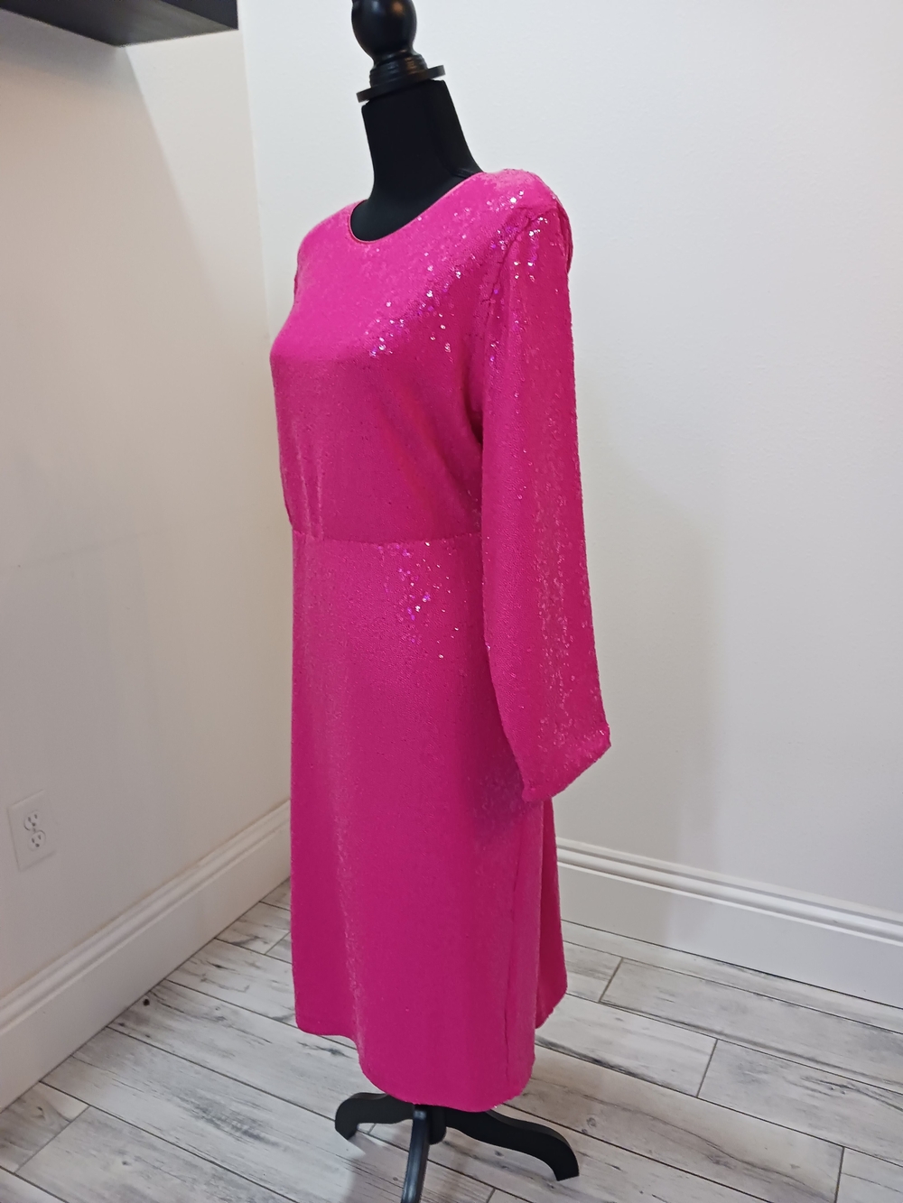 Plus-Size Hot Pink Sequin Midi Dress with Front Slit - Picture 5 of 10
